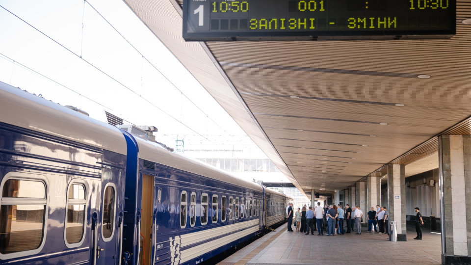Укрзалізниця замовила 100 нових вагонів з клімат-контролем та електричним опаленням
