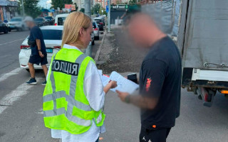 У Києві викрили підприємця, який захопив землю та збудував на ній комерційний об’єкт під оренду