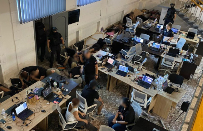 В Украине обезвредили мощную сеть кол-центров, которая годами обкрадывала людей