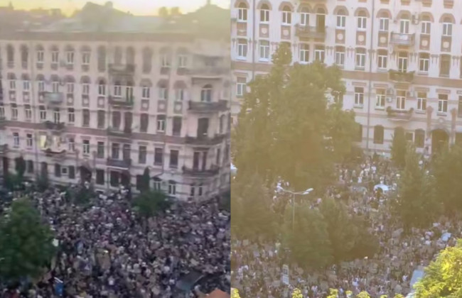 На площади возле театра Франко собрался митинг по закону о НАБУ и САП, видео