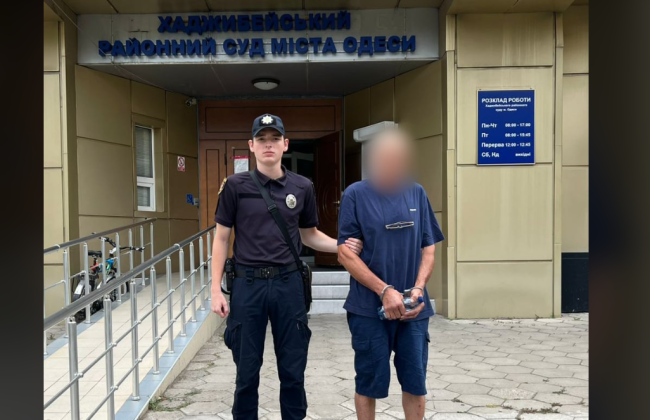 В Одессе мужчина пытался помириться с женой, а вместо этого ударил ее шилом в грудь