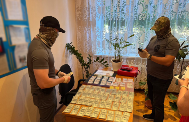 В Одесской области заведующая общежитиями требовала 4,5 тысячи долларов от военного за улучшение жилищных условий