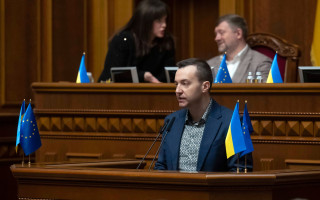 Депутат від «Слуги народу» Сергій Штепа заявив, що під час голосування за закон 12414 «був впевнений, що питання узгоджено з усіма партнерами на найвищому рівні»
