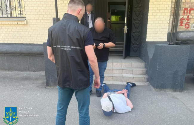 В Киеве будут судить мужчину, который за 60 тысяч долларов обещал переправить двух военнообязанных в Молдову