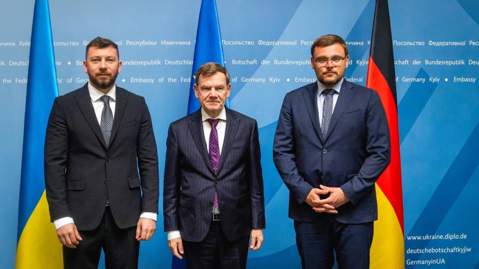 Працівникам НАБУ пропонується заборонити виїзд за кордон, крім службових відряджень – що і так заборонено правилами перетину кордону