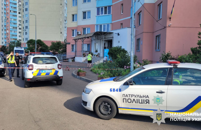 В Деснянском районе Киева 4-летний мальчик выпал из окна 21-го этажа