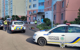 У Деснянському районі Києві 4-річний хлопчик випав з вікна 21-поверху