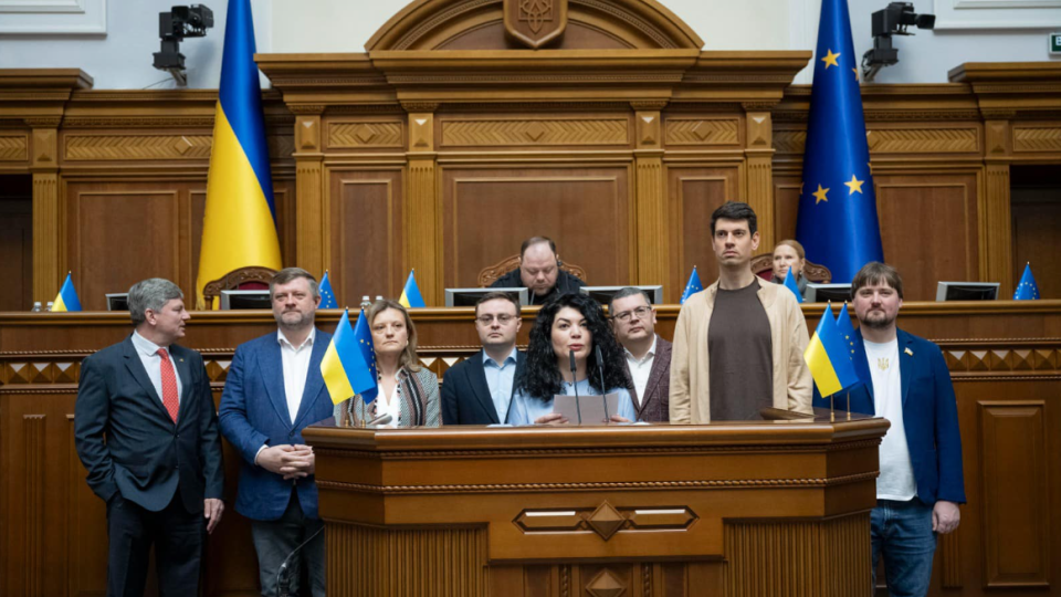 Таміла Ташева з «Голосу», яка підтримала в залі законопроект 12414, заявила, що голосуватиме за скасування його норм