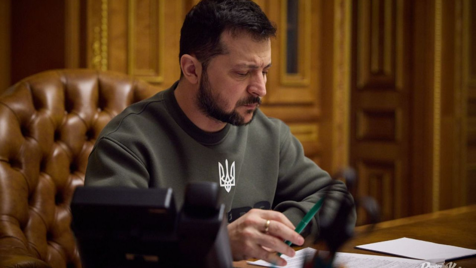 Зеленський підписав закони про продовження воєнного стану і мобілізації