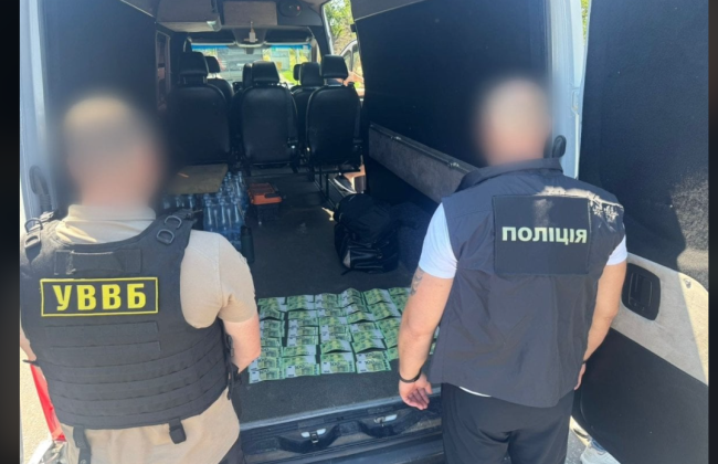 На Закарпатье мужчина пытался подкупить пограничника за $8 тысяч, чтобы вывезти в Румынию уклонистов