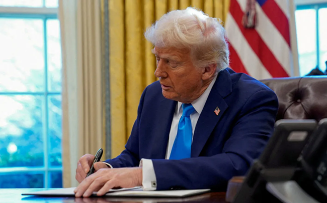 Трамп отменил выделение 9 млрд долларов на иностранную помощь и государственные телекомпании