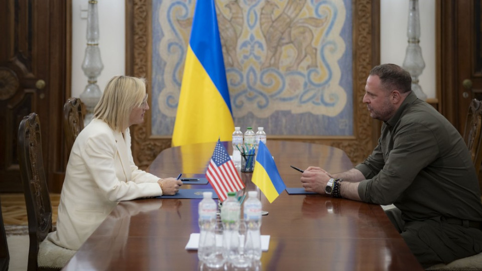Андрій Єрмак провів переговори з тимчасовою повіреною у справах США в Україні Джулі Девіс та послом Німеччини Мартіном Єгером