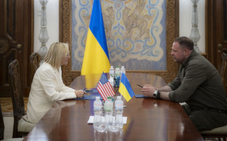 Андрій Єрмак провів переговори з тимчасовою повіреною у справах США в Україні Джулі Девіс та послом Німеччини Мартіном Єгером