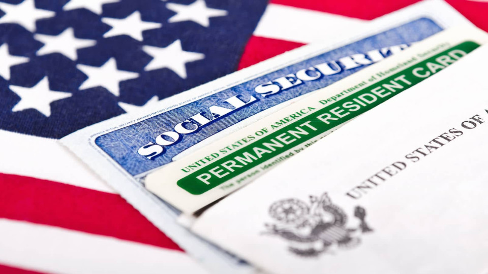 США можуть надати Green Card понад 8 мільйонам іммігрантів