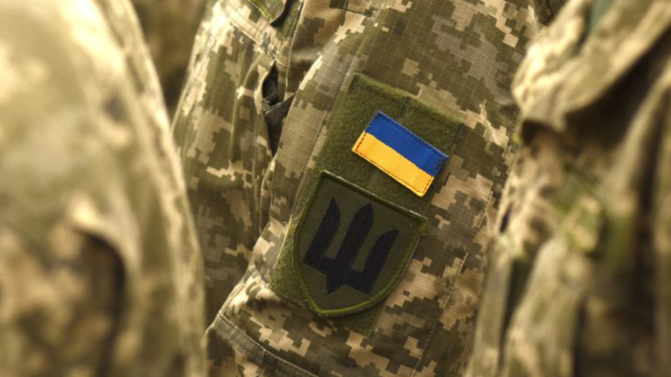 Хто зобов’язаний платити ЄСВ за військових, поліцейських та рятувальників — роз’яснення податкової