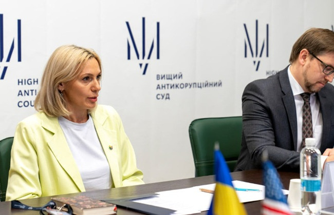 Голова ВАКС Віра Михайленко заявила, що надмірне проведення обшуків без судових рішень сприяє легітимації зловживань