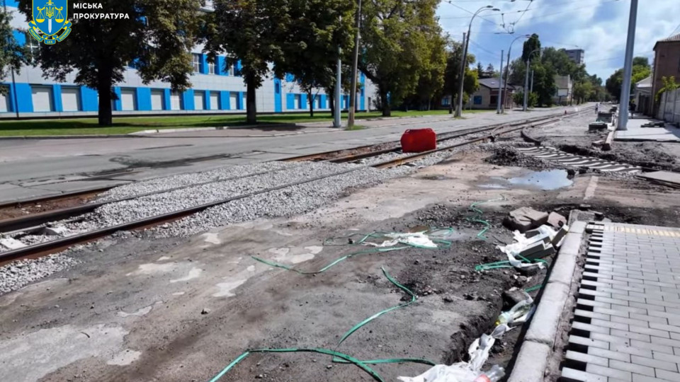 Ремонт доріг у Києві обійшовся у 3,2 млн грн збитків – сім посадовців і підприємець під підозрою