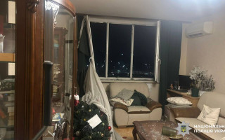 Выбиты окна и повреждены квартиры — показали последствия атаки БпЛА в Дарницком районе Киева, фото