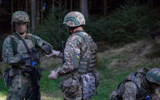 Військові інструктори у навчальних закладах зможуть отримати додаткову винагороду від 15 до 30 тис грн — Зеленський підписав закон