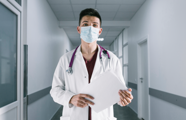 Владимир Зеленский подписал закон об обязательной военной подготовке студентов-медиков как офицеров запаса