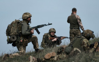 Владимир Зеленский разрешил военную службу по контракту для граждан в возрасте 60+: закон уже подписан
