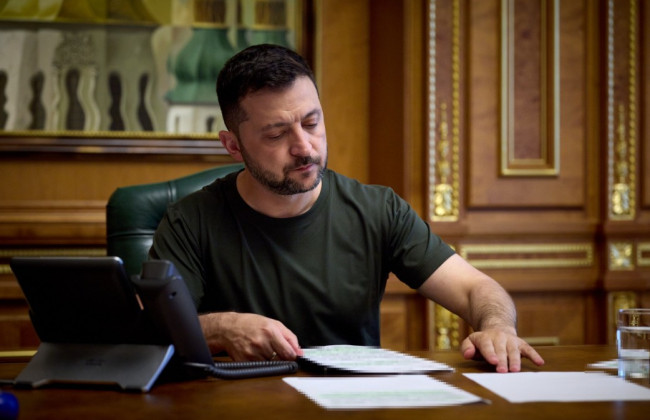 Володимир Зеленський повідомив, що обговорив свій законопроект про НАБУ і САП із партнерами та представниками Верховної Ради