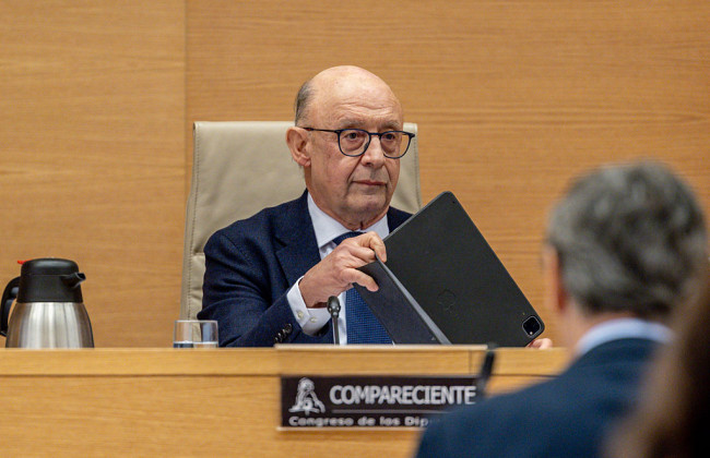 Экс-министра финансов Испании Монторо подозревают в коррупции в газовой сфере