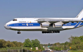 У разі реальних чи потенційних загроз нацбезпеці санкції накладатимуть на кораблі та літаки – Зеленський підписав закон