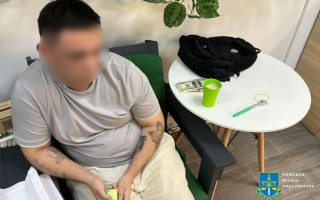 $7000 за «списание из армии» — в Киеве задержали псевдоправоохранителя