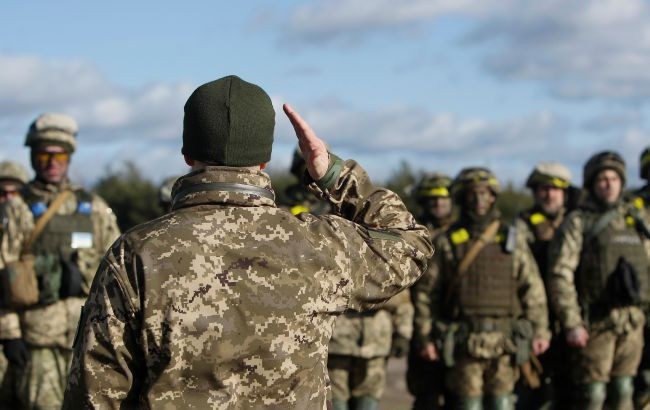 Зарплаты военным в тылу могут значительно повысить, - депутат Руслан Горбенко