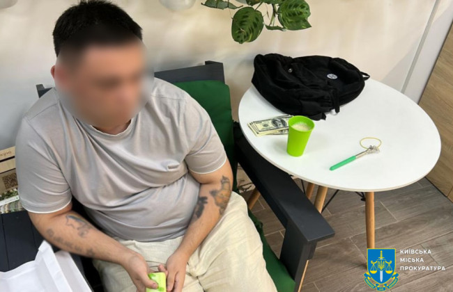 $7000 за «списание из армии» — в Киеве задержали псевдоправоохранителя