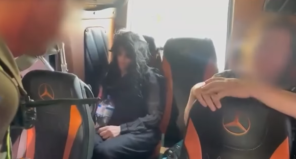 В Одесской области мужчина переоделся в женщину, чтобы выехать за границу — фото и видео