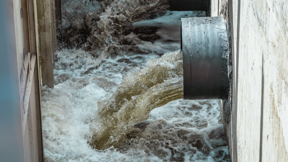 У Миколаївський водогін почали подавати воду: коли відновлять водопостачання