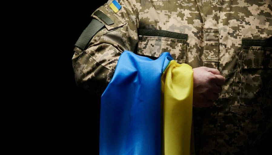 Кабмін схвалив порядок виплат 15 млн грн родинам загиблих добровольців