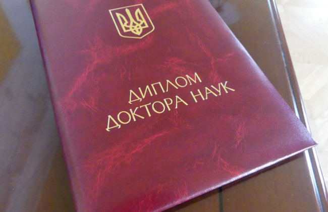 Кабмин обновил порядок присуждения и лишения степени доктора наук — учтут ИИ и терминологию