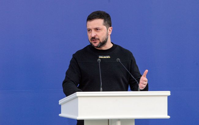 Зеленский призвал мир способствовать смене режима в РФ