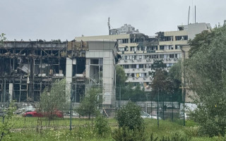 В Соломенском районе прямое попадание в многоэтажку – фото и видео последствий
