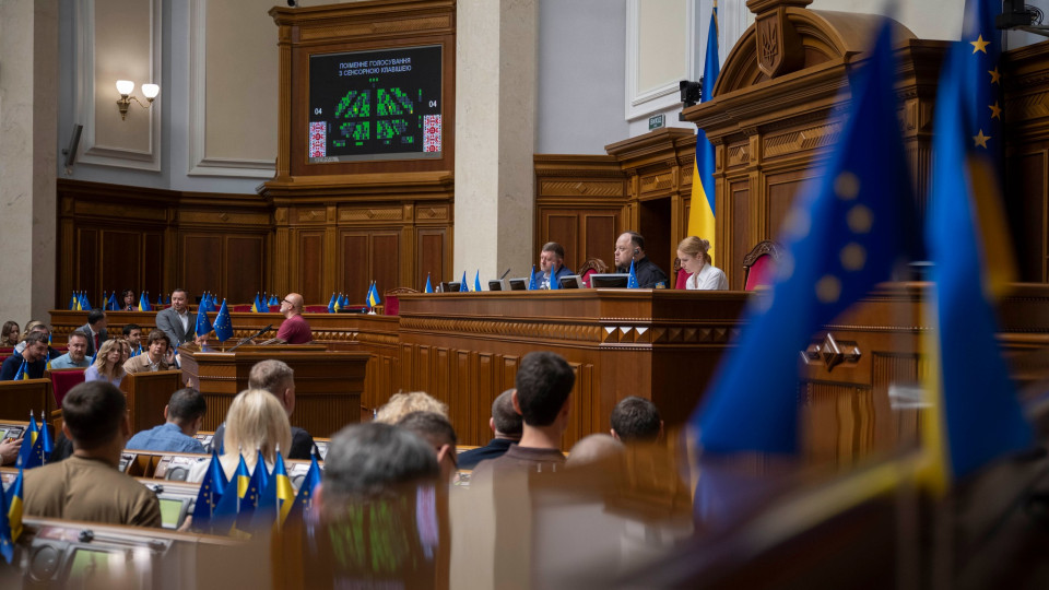 Верховная Рада приняла закон Зеленского о возвращении полномочий НАБУ и САП – часть норм закона 12414 отменена