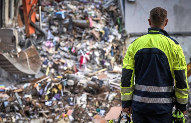 Зеленський: У Києві завершили пошукові роботи після атаки, кількість загиблих зросла до 31