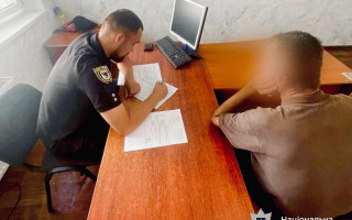 В Івано-Франківську розшукали чоловіка, який під час хвилини мовчання показав нацистський жест