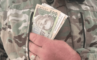 Коли відновлюються усі виплати після поновлення на службі після СЗЧ – пояснення