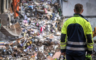 Зеленський: У Києві завершили пошукові роботи після атаки, кількість загиблих зросла до 31