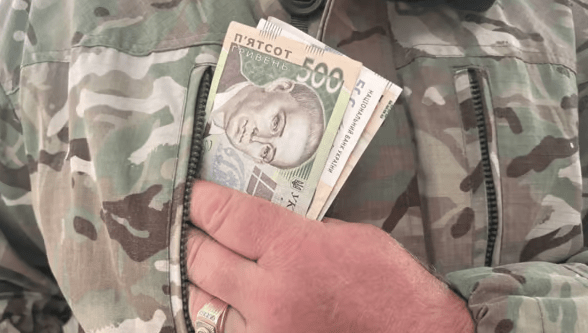 Коли відновлюються усі виплати після поновлення на службі після СЗЧ – пояснення