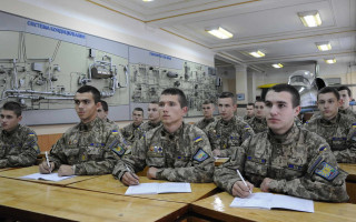 Громадяни 18-24 років зможуть навчатися без відриву від військової служби – прийнято закон