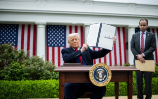 США объявили о новых тарифах для десятков стран