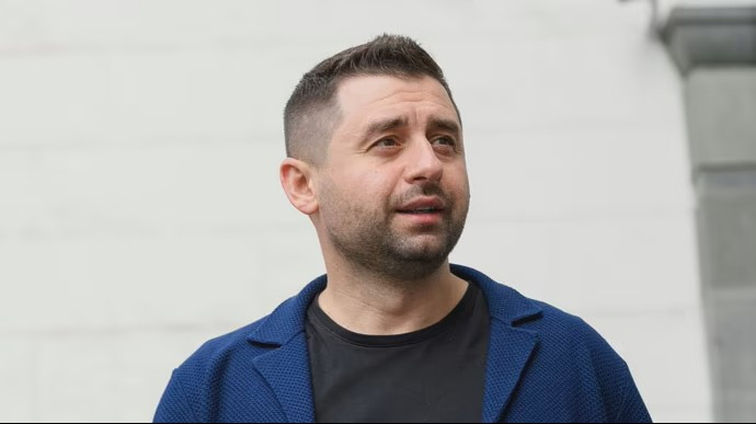 Арахамія заявив, що членство Олексія Кузнєцова у фракції «Слуга народу» призупинили на фоні заяв НАБУ та САП
