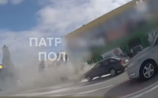 На Киевщине во время движения загорелся автомобиль — видео