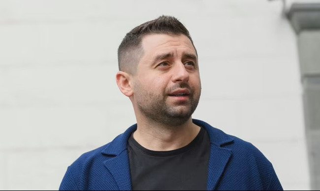 Арахамия заявил, что членство Алексея Кузнецова во фракции «Слуга народа» приостановили на фоне заявлений НАБУ и САП