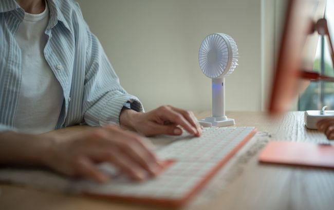 Жара на работе: когда можно сократить рабочий день и как это оформить — разъяснение