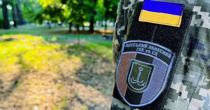 В Одессе возле ТЦК произошла стычка между раненым на фронте военным и женщиной